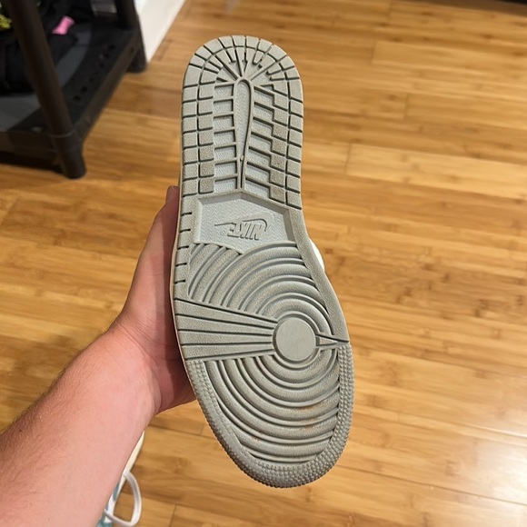 AUTHENTIC Turbo Green jordan 1s size 10.5 men’s - Picture 8 of 9